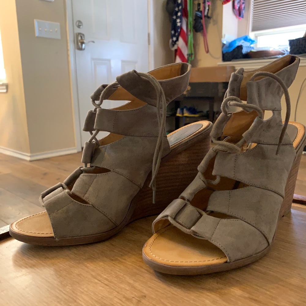 Melrose and Market Calista Fab Wedge, size 12